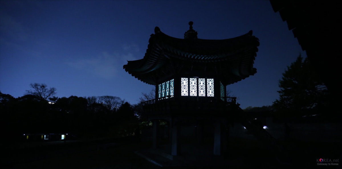 traditional korean palace garden