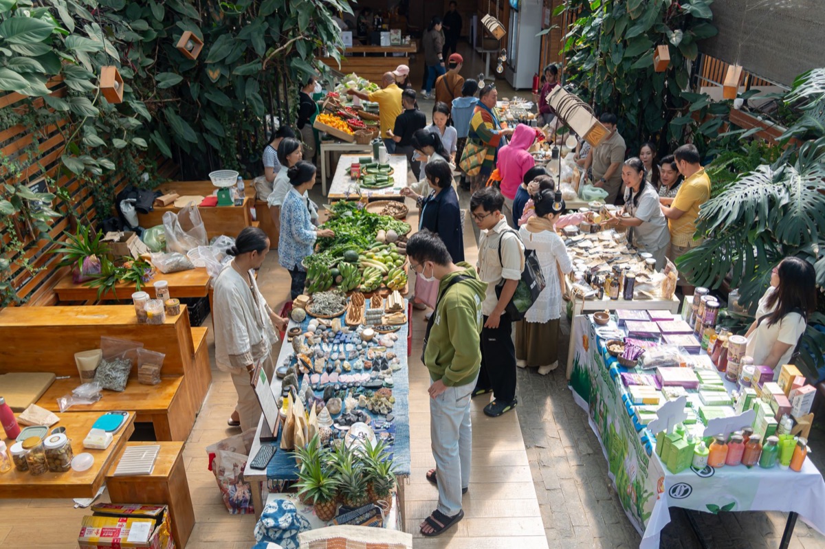 diverse people in Hongdae market highlighting the area's cultural diversity