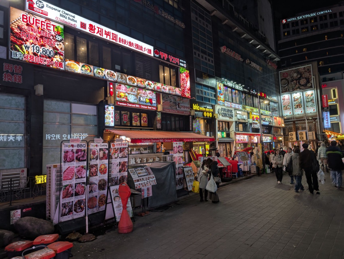 Seoul night market stalls