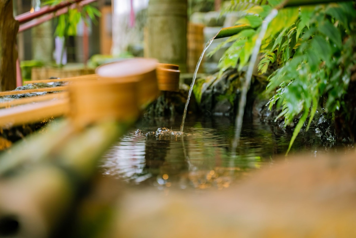 seoul cooling spa water feature with misting system and shaded seating