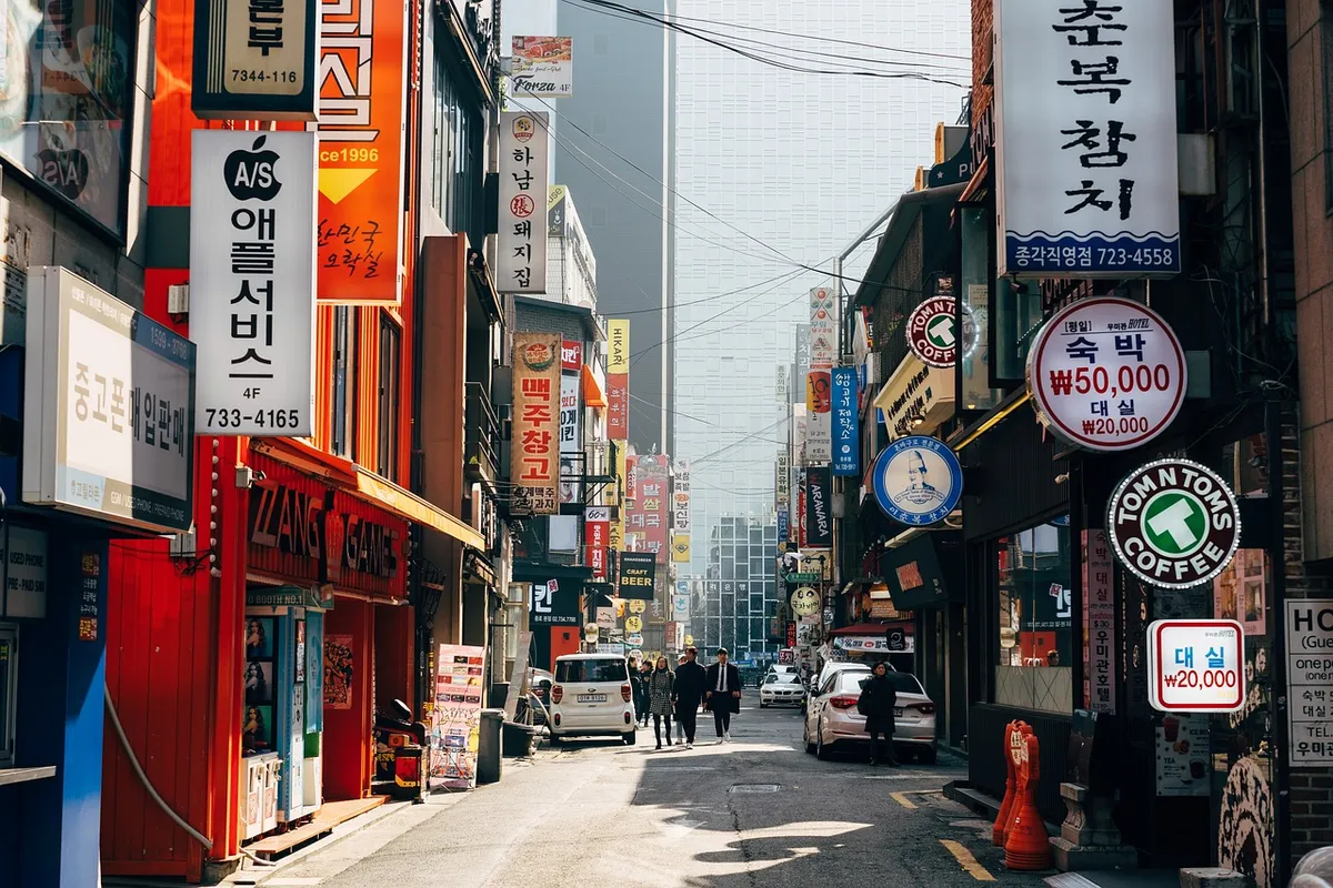 business, bar, restaurant, shield, night life, road, city, old, urban, building, architecture, house, night, travel, people, tourism, traffic, seoul, south kore
